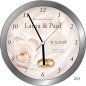 Preview: Personalisierte runde Hochzeitsuhr mit silbernem Metallrahmen, Glasabdeckung, Rosenmotiv, goldenen Eheringen, Namen des Brautpaars, Hochzeitsdatum und Spruch auf dem Zifferblatt.