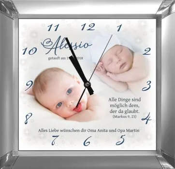 Eine Wanduhr mit 2 Fotos eines Babys, Taufdatum und Taufspruch und dem Namen des Kindes bezaubernd zu einem kleinen Kunstwerk kombiniert