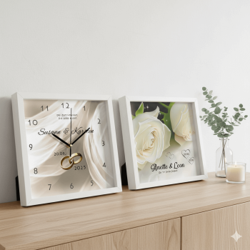 Individuelle Wanduhr Hochzeit 25x25 cm weißer Holzrahmen mit Namen und Datum der Hochzeit als Geschenk - Schenke bleibende Erinnerungen! ???? Personalisierte Hochzeitsuhr im edlen 25x25cm Objektrahmen. Tiefes Design, lautloses Werk & individueller Druck.