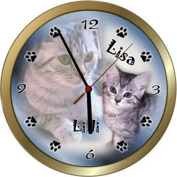 Fotouhr Katzenmotiv, Babykatze und erwachsene Katze und der Name der Katze als Motiv auf einer Wanduhr